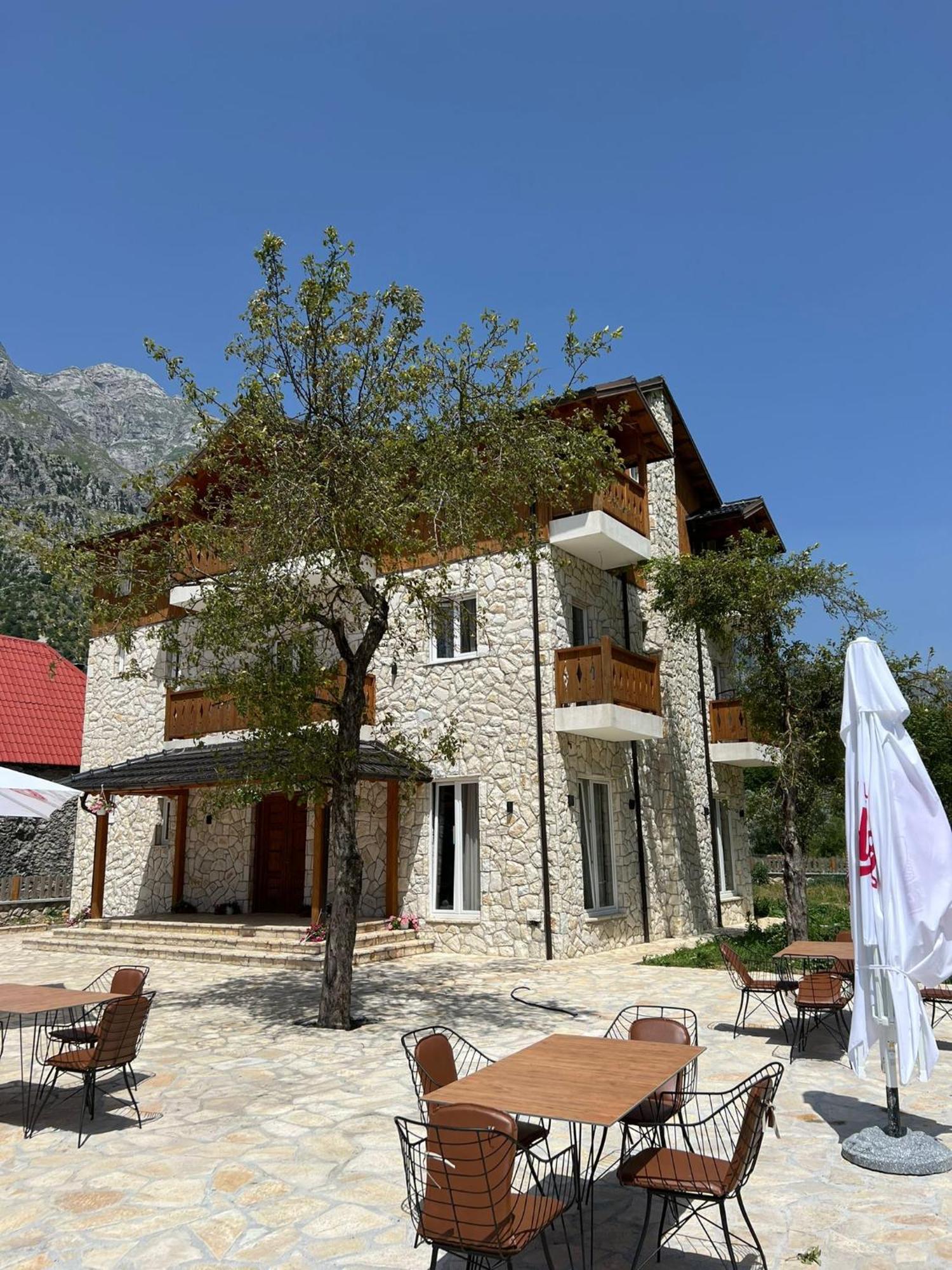 N'bjeshke Hotel
