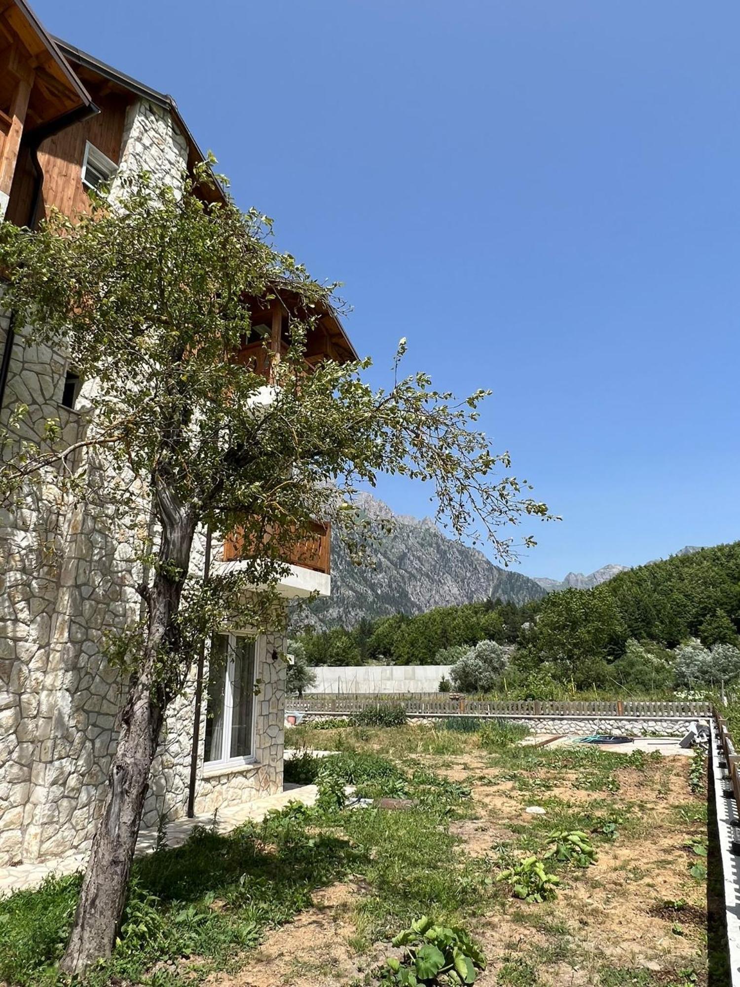 N'bjeshke Hotel 4*