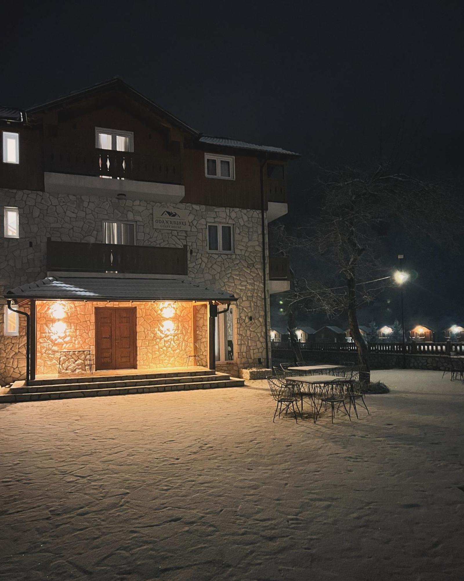N'bjeshke Hotel