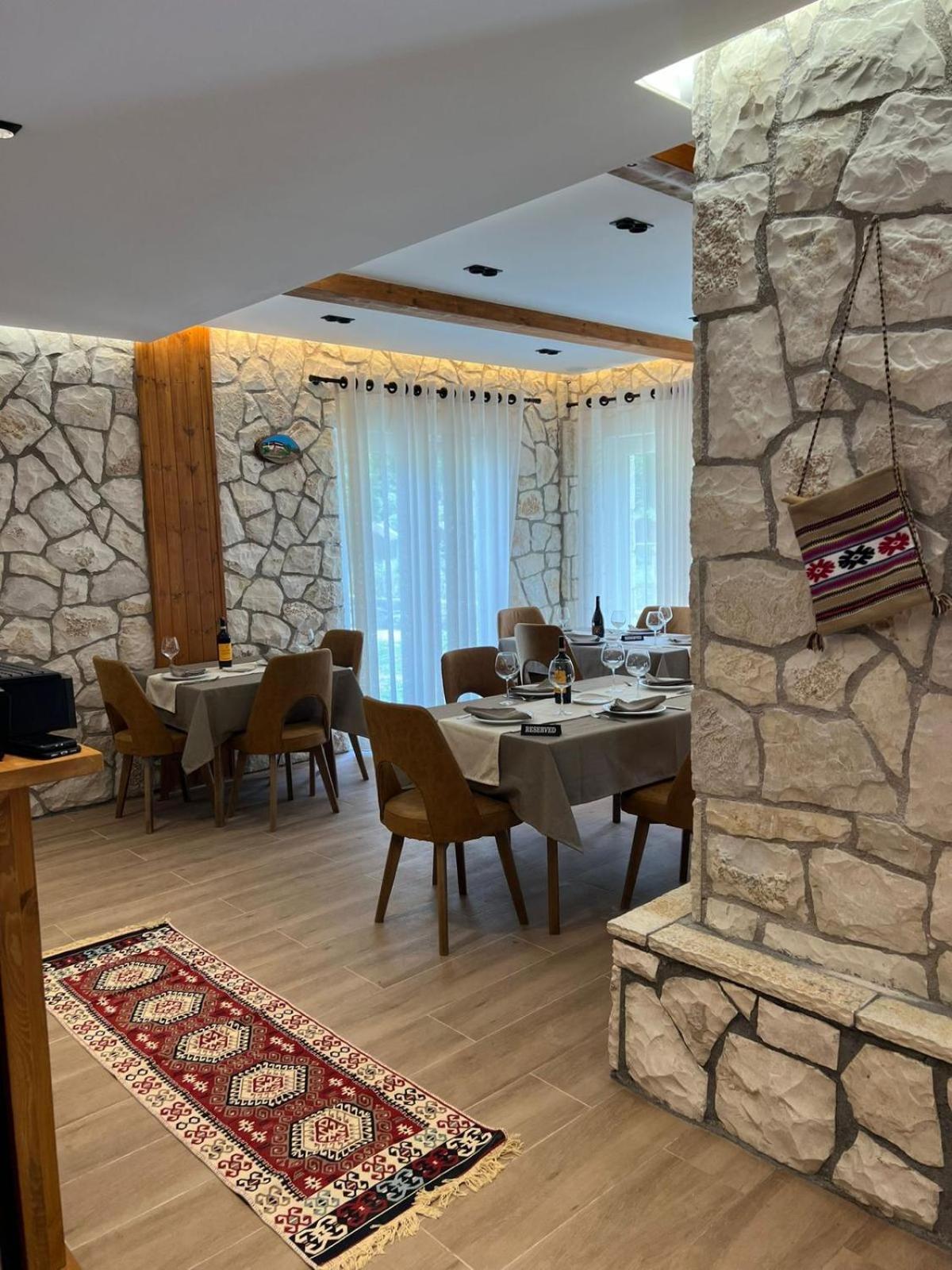 N'bjeshke Hotel 4*