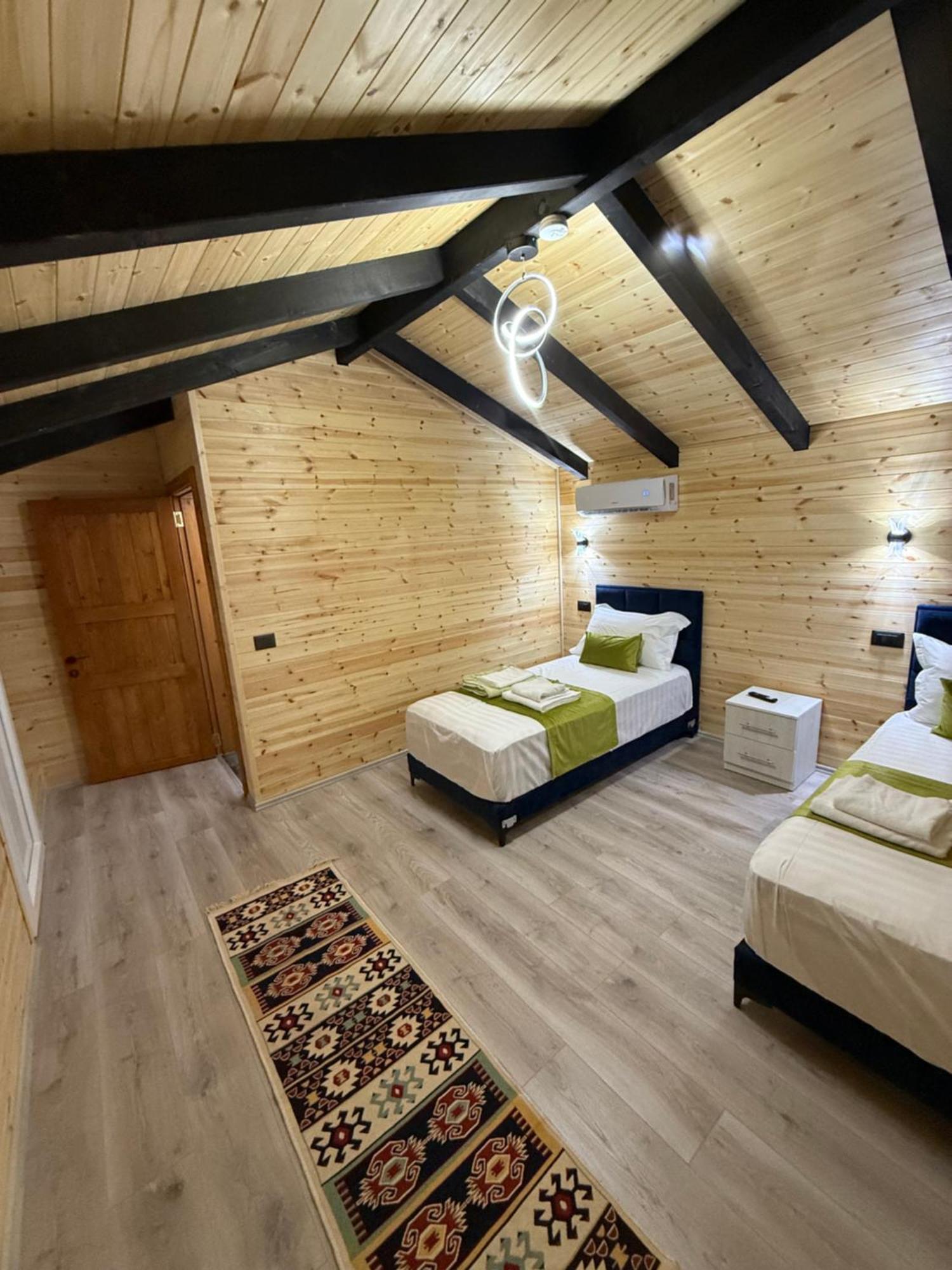 N'bjeshke Hotel