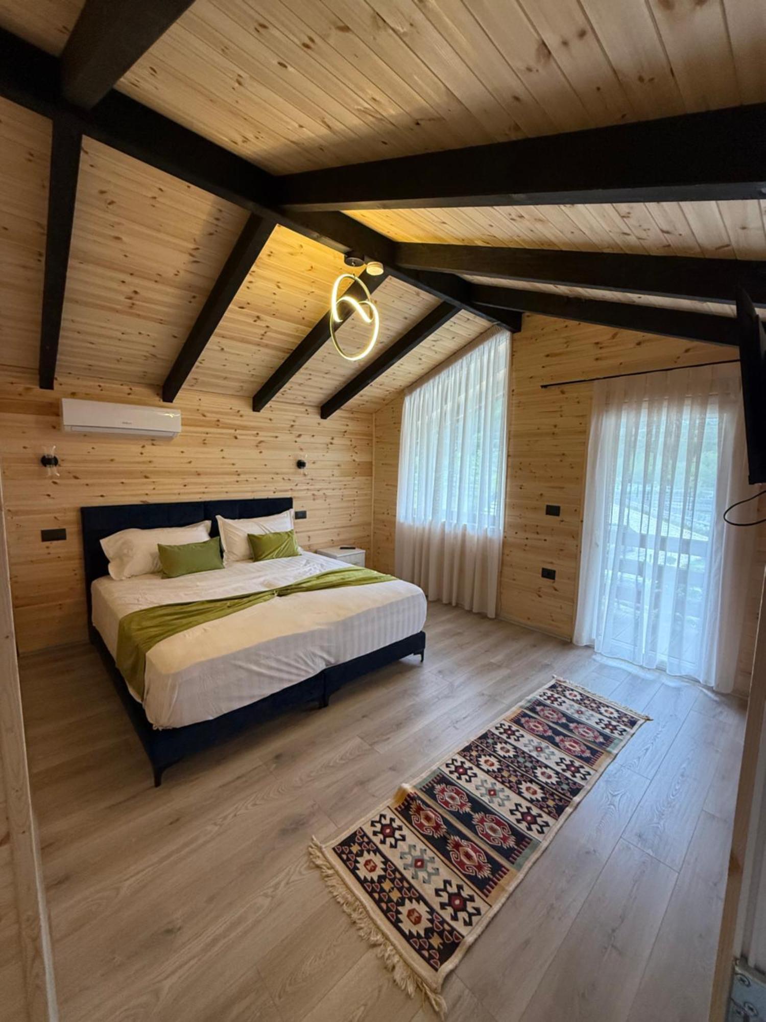 N'bjeshke Hotel 4*