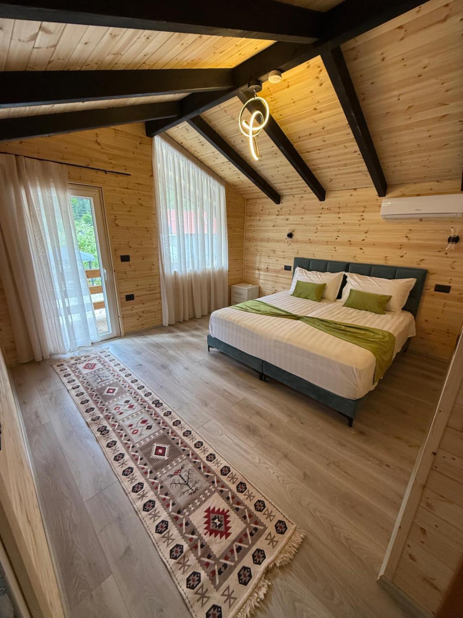 N'bjeshke Hotel